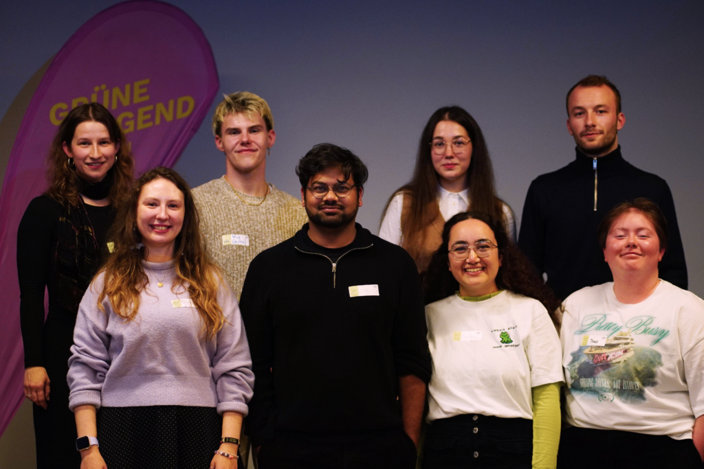 Beschreibung von links nach rechts
Hintere Reihe: Christina Bähr, Nico Heidl, Anastasiia Marsheva, Sebastian Dambaur
Vordere Reihe: Jacqueline Schmiedeke, Titus Dharmababu, Senem Bozdag, Theo Schmuck